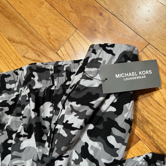 Michael Kors Longewear (R $39) NWT - Picture 4 of 7